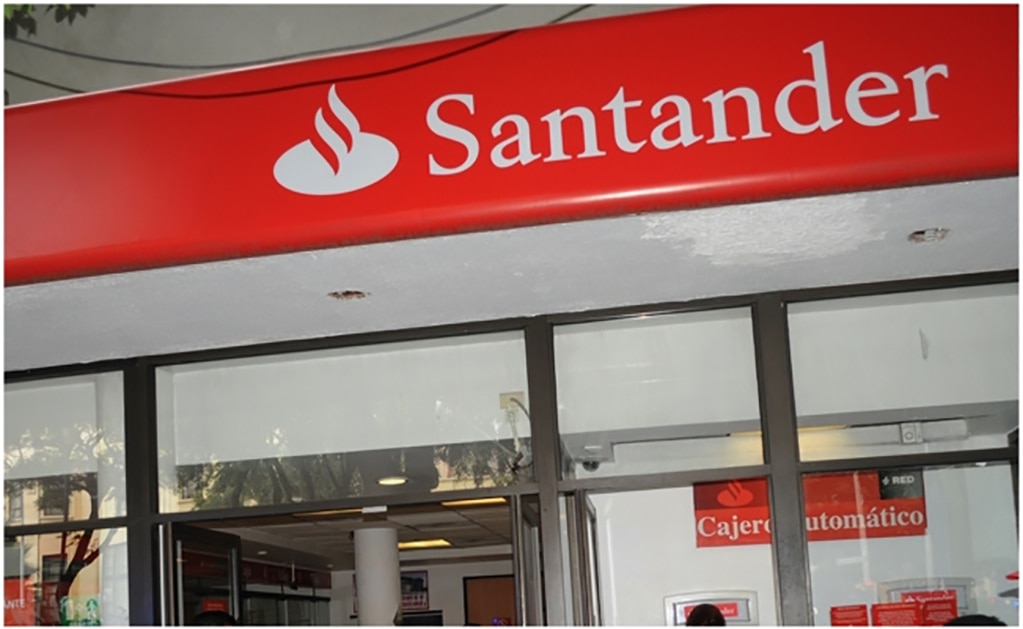 Cajera de Santander denuncia a cuentahabiente tras incidente en Veracruz
