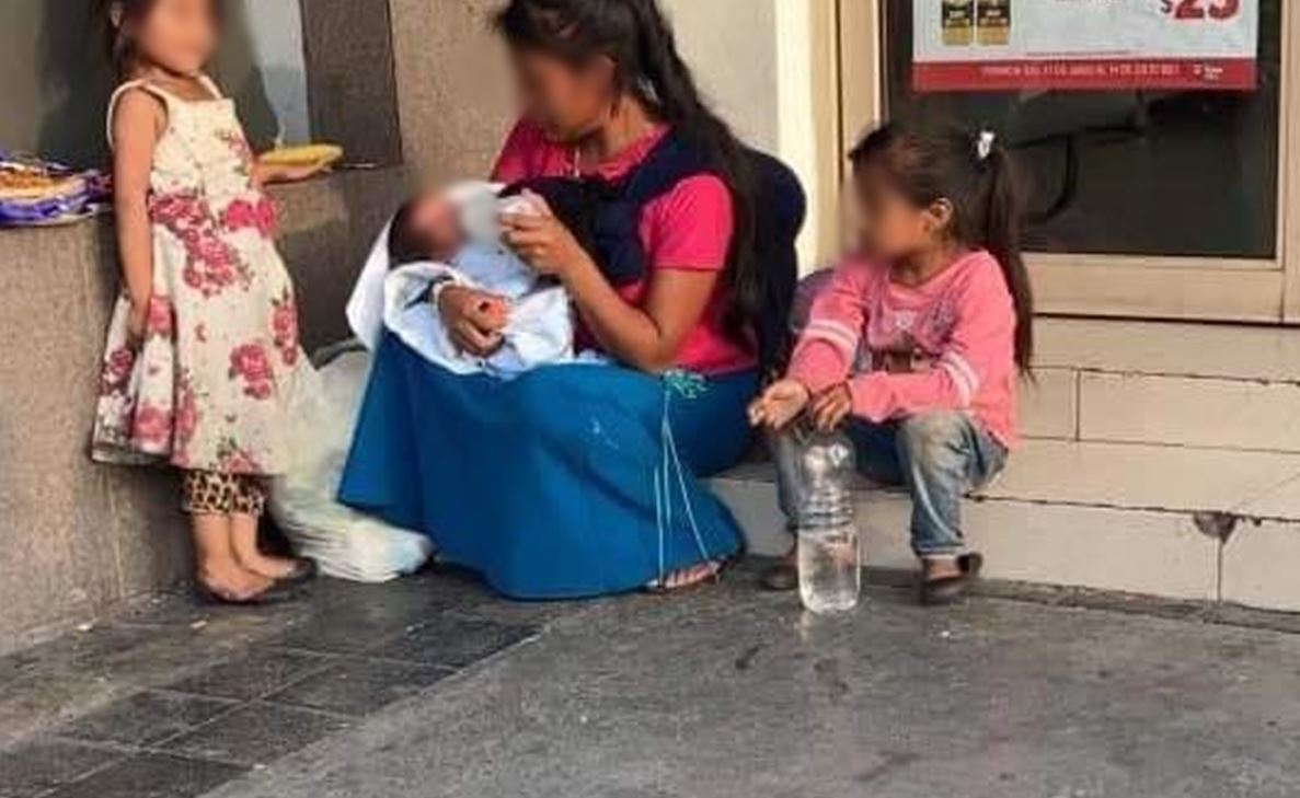 Madre encarga a su hijo recién nacido a mujer que pedía limosna en NL y no regresa