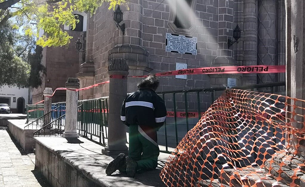 Entre cintas y vallas, fieles veneran a la Virgen en Basílica Santuario de Guadalupe