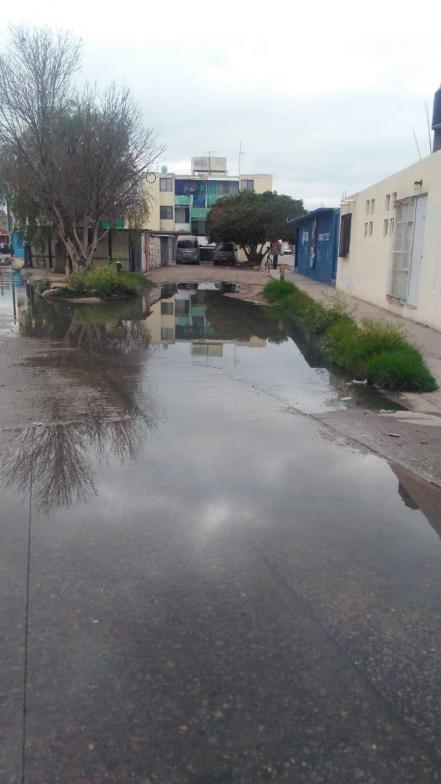 Vecinos de Ciudad 2000 protestan por fuga de aguas negras