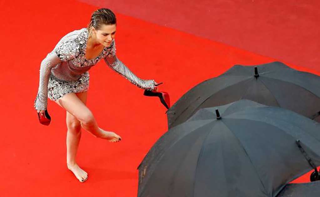 Kristen trató de evitar problemas con la lluvia Foto: Reuters
