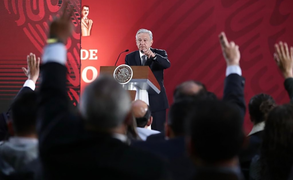 Rechacé renuncia del titular de la CRE, dice AMLO