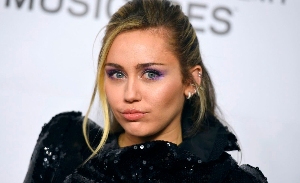 Así reacciona Miley Cyrus al ser acosada por un fan
