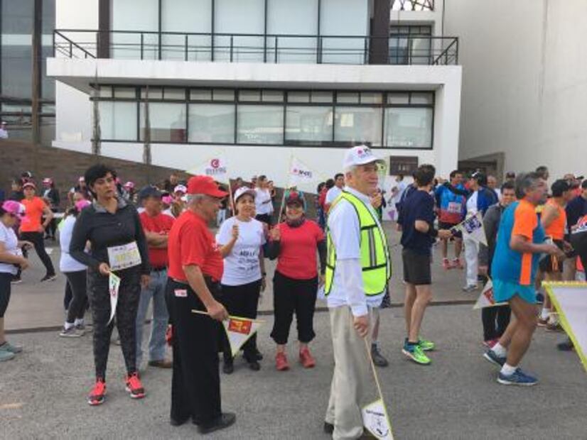 INE celebró carrera por la democracia