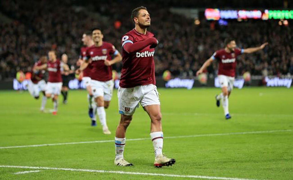 Javier "Chicharito" Hernández cerca del Valencia