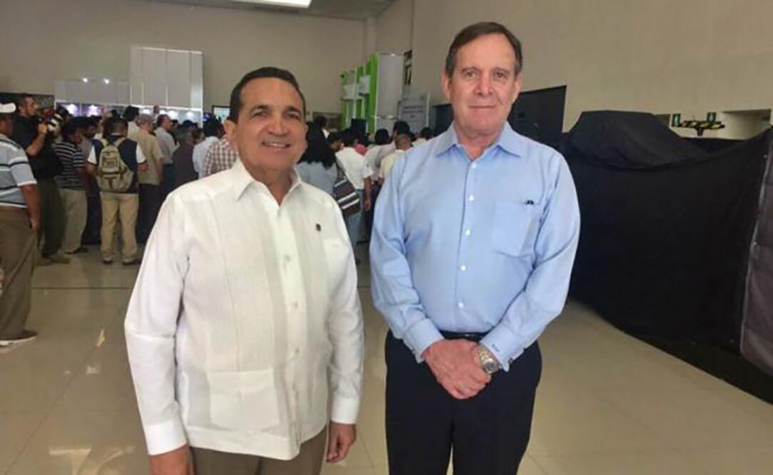 El presidente Nacional de la Confederación de Cámaras de Comercio, Servicios y Turismo, Enrique Solana Sentíes (derecha). Foto: YAZMIN RODRIGUEZ GALAZ
