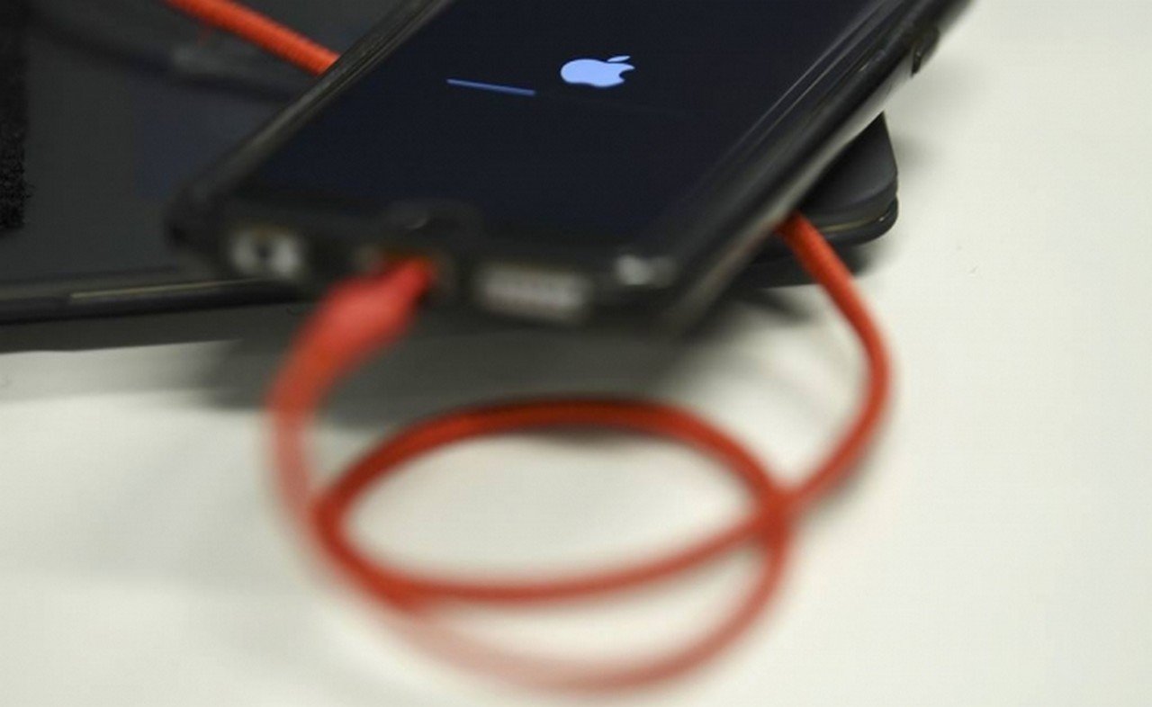 Jueza de EU recomienda prohibición de ciertos iPhone por infringir patentes