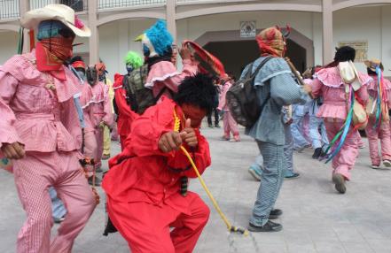 Indumentaria de danza de 'Los Diablos' de Aquismón es donada al Museo de la Máscara de SLP