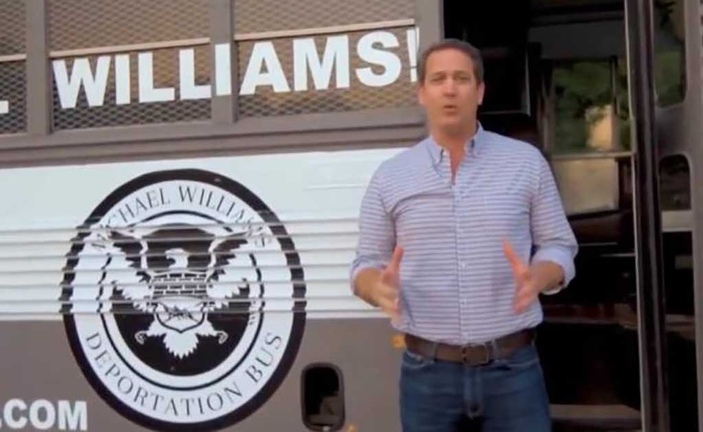 Candidato en EU promueve "Autobús de la Deportación"