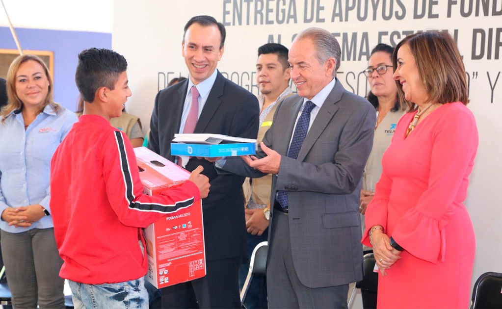 Fundación Telmex-Telcel entrega apoyos sociales en SLP