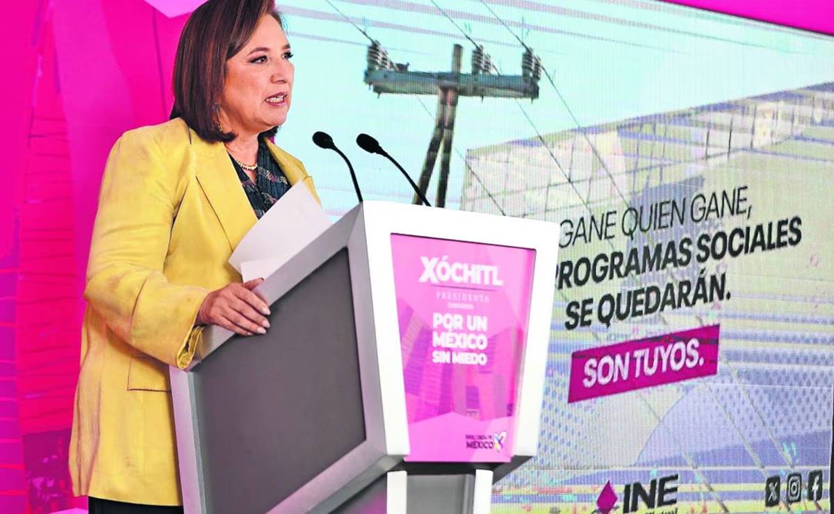 Xóchitl choca con el INE por espectaculares