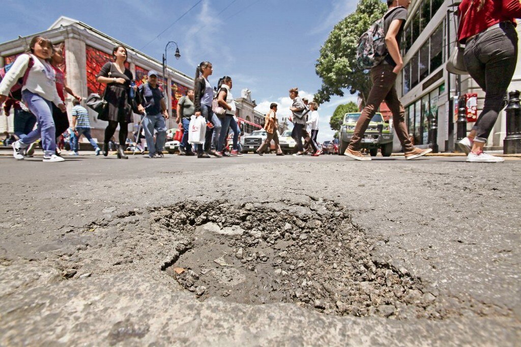 Si no les gustan los baches que se vayan, dice edil priísta de Toluca
