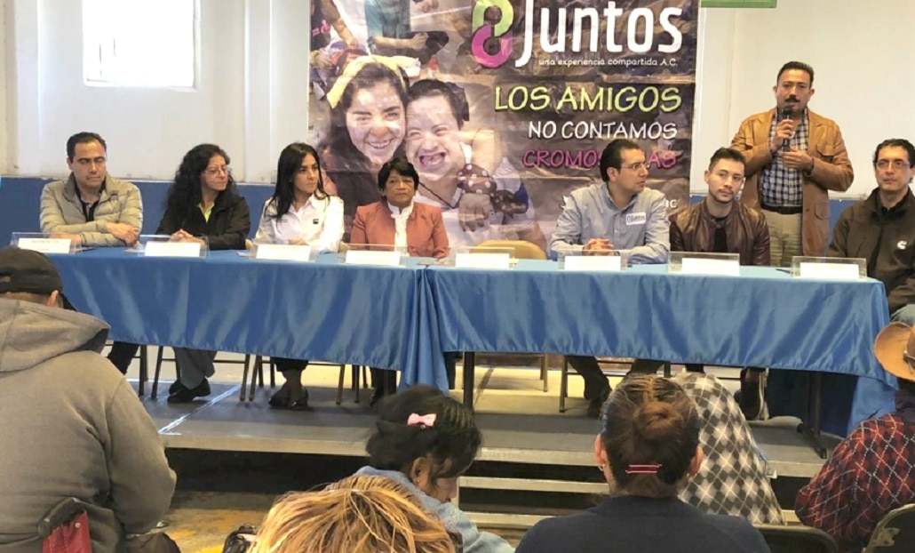 Entregan aparatos auditivos a habitantes de La Pila