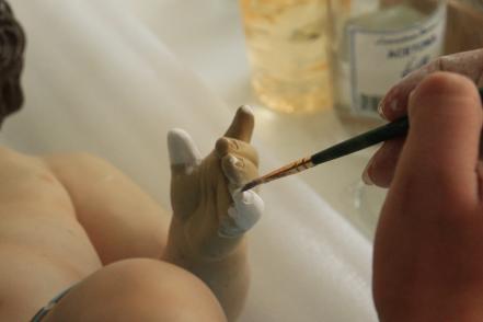 Sandra y Ángela, las restauradoras que les “devuelven la vida” a los Niños Dios en SLP