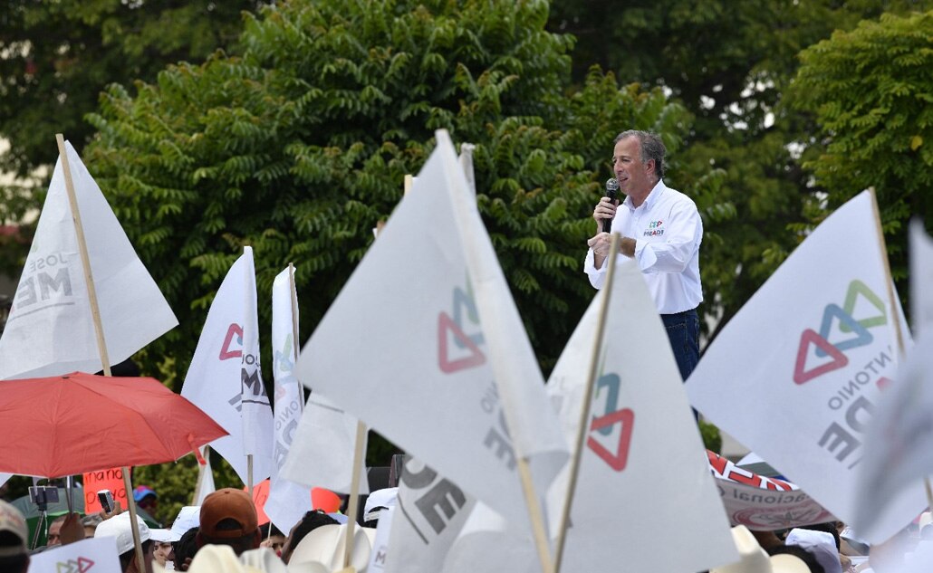 Meade refrenda compromiso de inclusión de mujeres, estudiantes y maestros