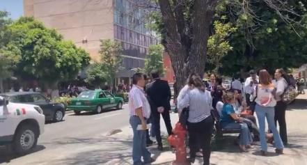 Desalojan edificios en avenida Carranza por sismo con epicentro en Cerritos, SLP