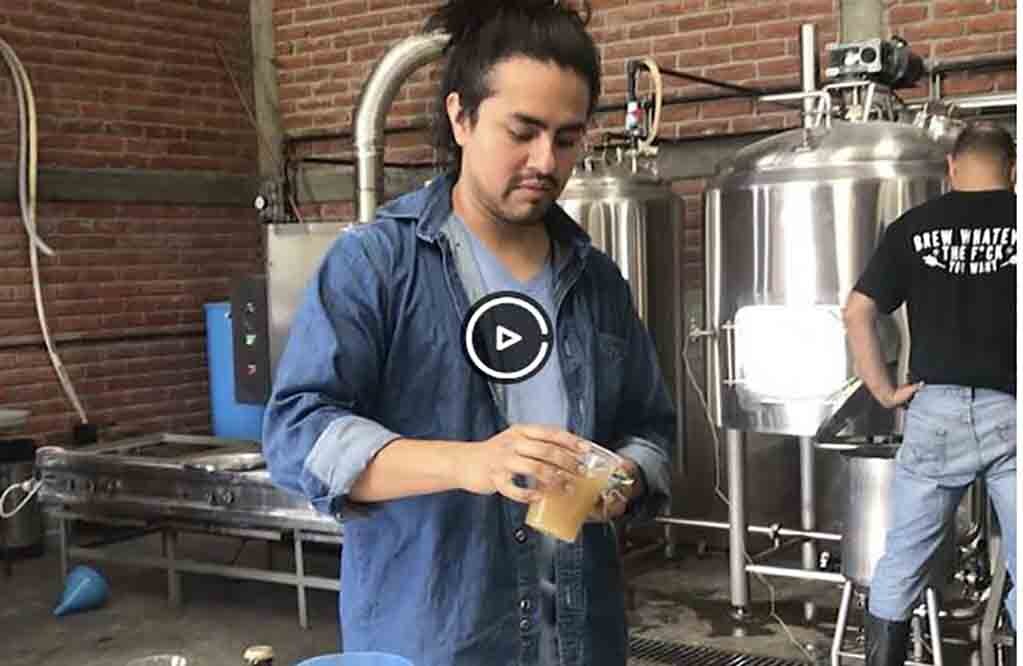 "La Cura" nació hace dos años y medio, ahí se fabrica la bebida con ingredientes nacionales e importados; el proceso de elaboración de cada especialidad puede requerir hasta 12 horas. (FOTOS: MARIO A. MARTÍNEZ. EL UNIVERSAL)