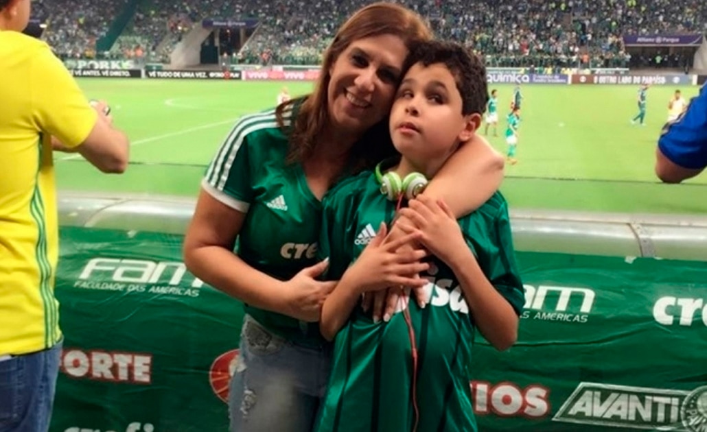 Madre relata partidos a su hijo invidente