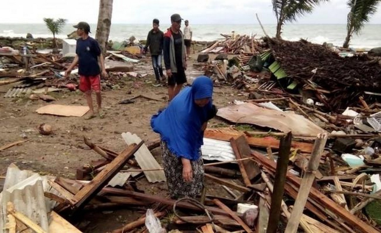  Tsunami en Indonesia: al menos 373 muertos y más de 1.400 heridos tras la "erupción de un volcán"