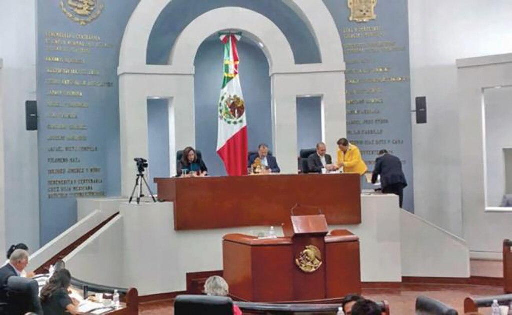 Diputados dan madruguete y adelantan último informe