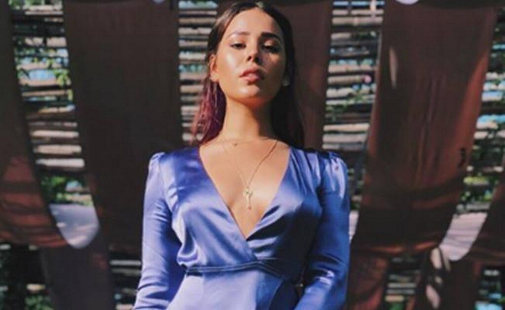  Danna Paola y el sexy vestido con el que dejó ver su pierna y escote