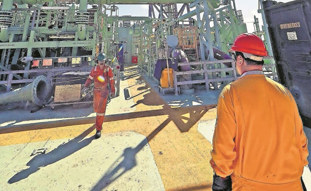 Recurre gobierno a inventarios ante caída en gasolina