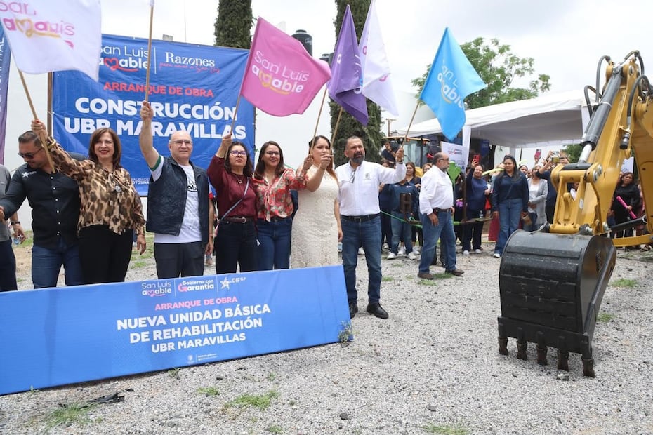 La Presidenta del DIF Municipal, Estela Arriaga Márquez y el Alcalde Enrique Galindo Ceballos, dieron banderazo de arranque a la construcción de la nueva Unidad Básica de Rehabilitación (UBR) Maravillas de SLP. Foto: Especial