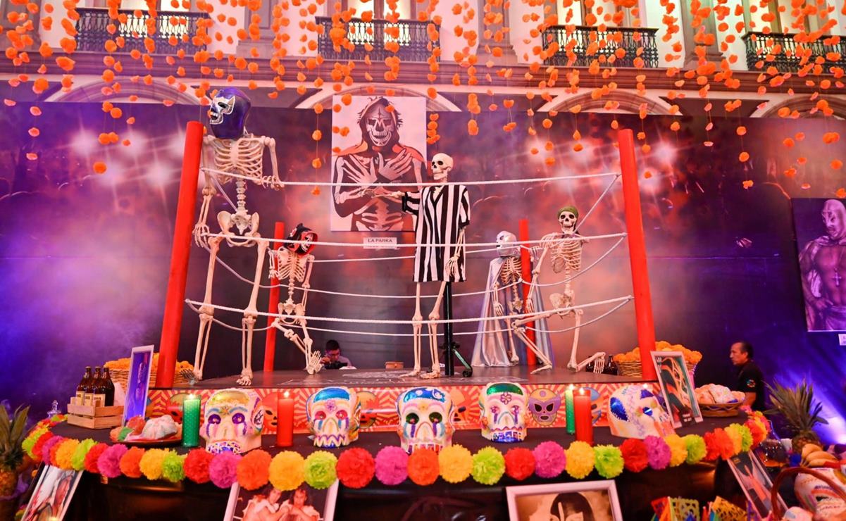 Inauguran altar monumental por Día de Muertos en SLP; está dedicado a la lucha libre. Foto: Especial