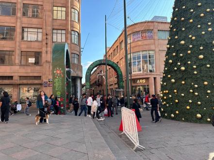 Pese a nuevas medidas, comercios de SLP aún permiten ingreso sin cubrebocas