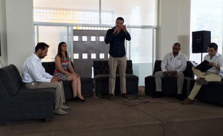 Candidatos de Morena presentan propuestas ante empresarios