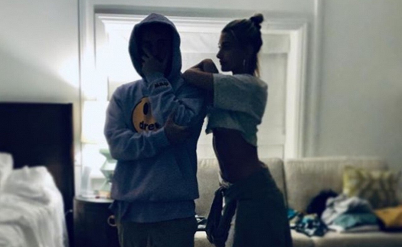 Justin Bieber y Hailey Baldwin bromean con falso embarazo