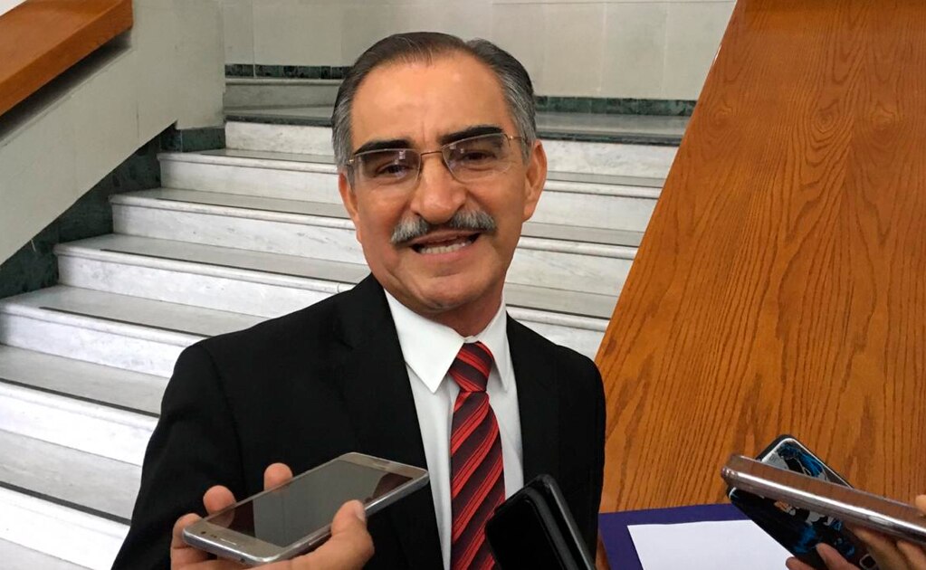 Renuncia de Carlos Urzúa debe ser tomada con seriedad: diputado