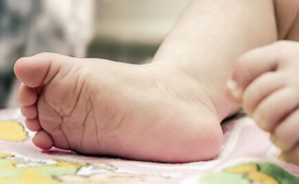 Mujer da a luz a trillizos en EU; pensaba que sufría cálculos renales