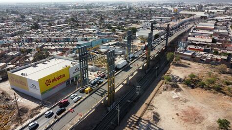 Trabajador es arrollado por maquinaria en obras del puente atirantado de la calle 71 de SLP