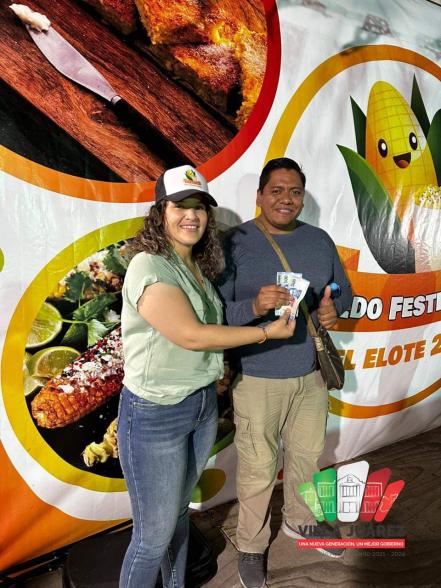 Estos dos potosinos son campeones comiendo elotes; devoraron 10 en tiempo récord