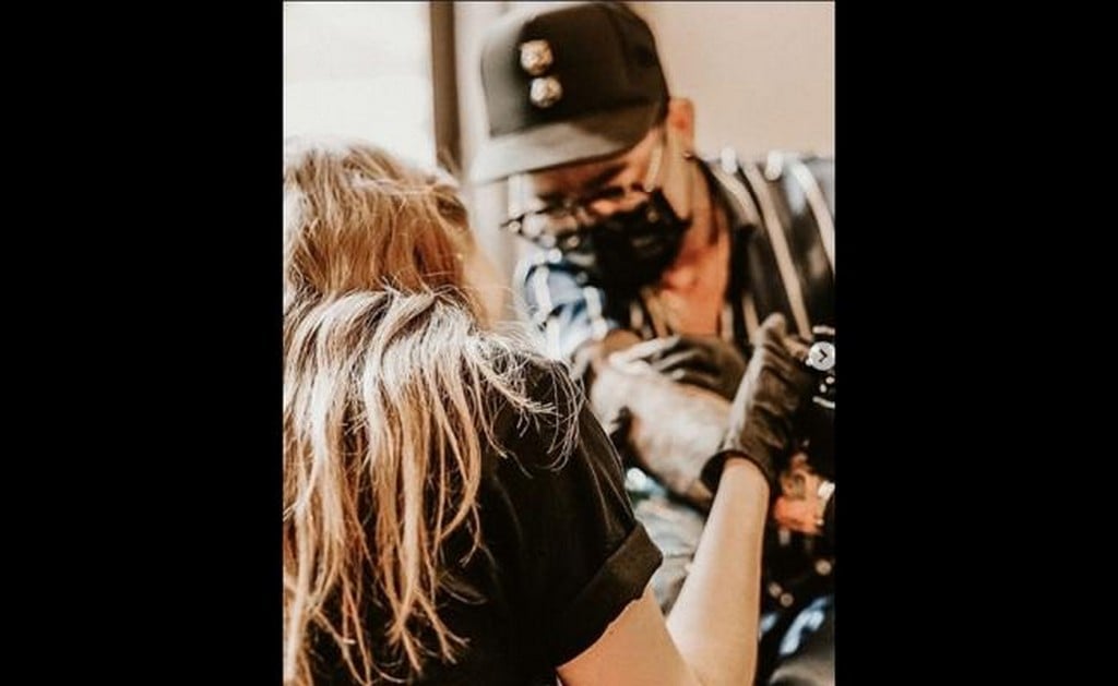 Sofía Castro dice que tatuador Jonboy es su amigo y que no cobró por tatuajes