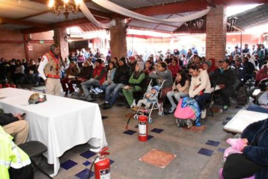 Capacitan a vendedores de pirotecnia en Soledad 