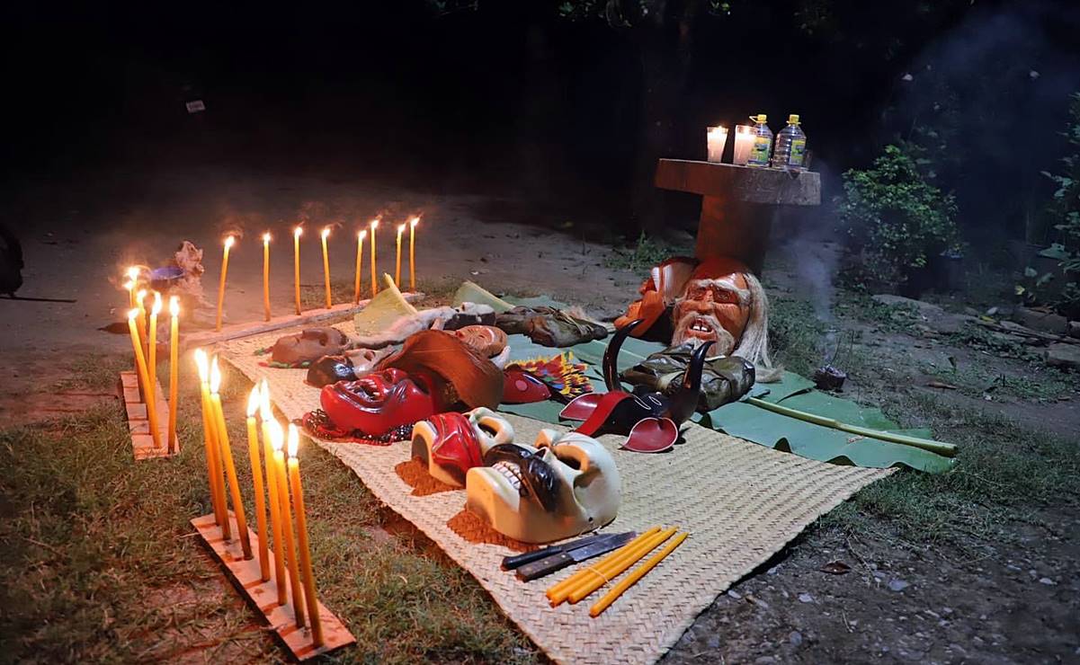 FOTOS: Así inicia Xantolo en la Huasteca Potosina, con el ritual de la "bajada" y purificación de máscaras