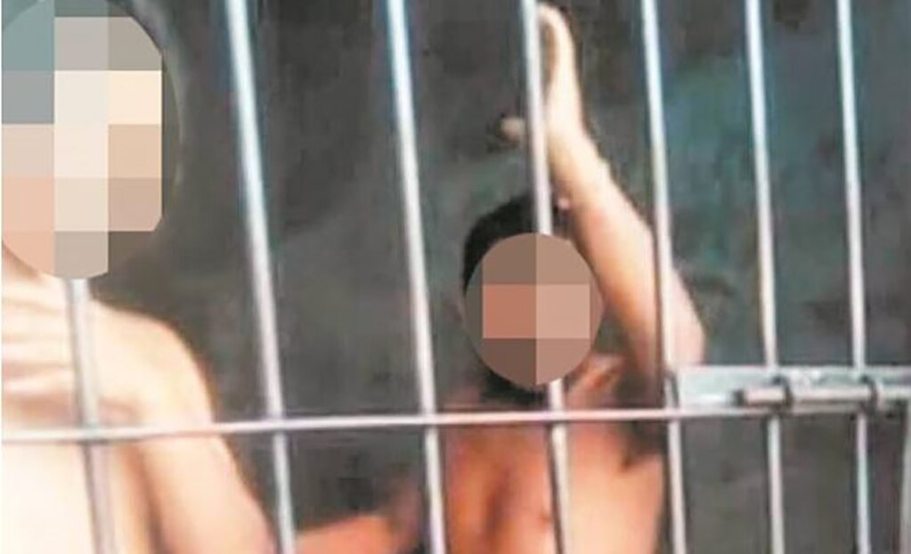 La policía trasladó a los presuntos delincuentes a la comandancia, hasta donde llegaron los inconformes para rociarles gasolina y calcinarlos (TOMADA DE VIDEO)