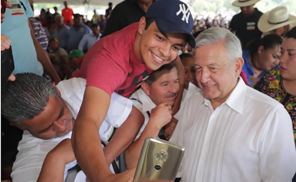 “No voy a reelegirme”, dice AMLO; tabasqueños le piden que sí