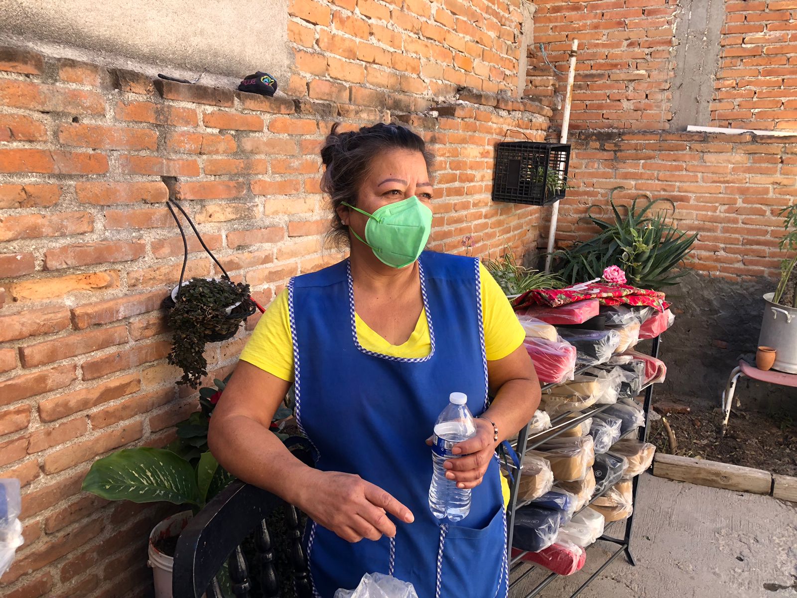 “Lo sucio lo barro, pero mis muebles no”. Colapso de drenaje en Jardines del Oriente afecta a familia potosina