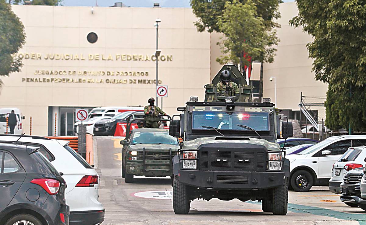 En el exterior del Reclusorio Norte de la Ciudad de México, donde se verificó la audiencia, hubo patrullajes y vigilancia de personal militar. Foto: Andrea Murcia/ CUARTOSCURO