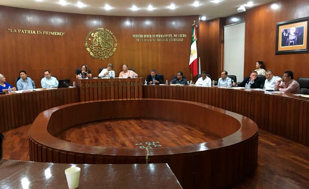 Asesores buscan homologación salarial