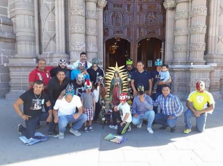 “Le venimos a agradecer que nos cuida cada vez que nos subimos al ring”: Peregrinación de los Luchadores