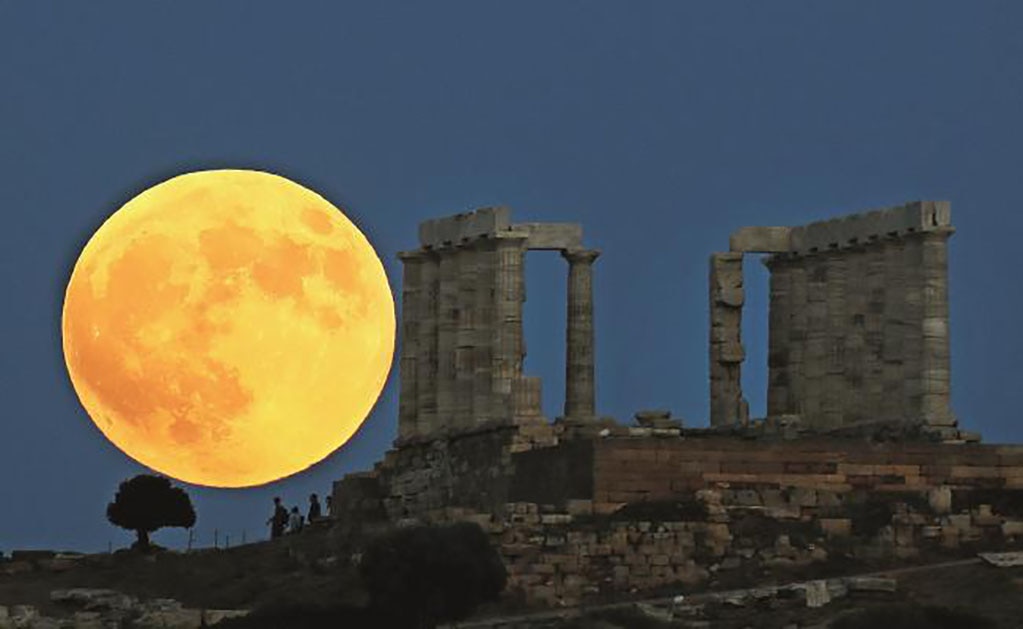 El fenómeno, que tuvo la mayor duración de los ocurridos en el siglo XXI, fue admirado por miles de ciudadanos brasileños desde las playas del país (Fotos: REUTERS)