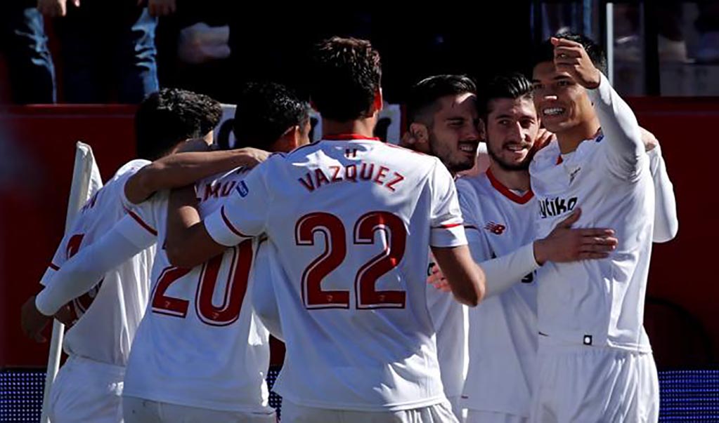 Sevilla triunfa con Layún de cambio