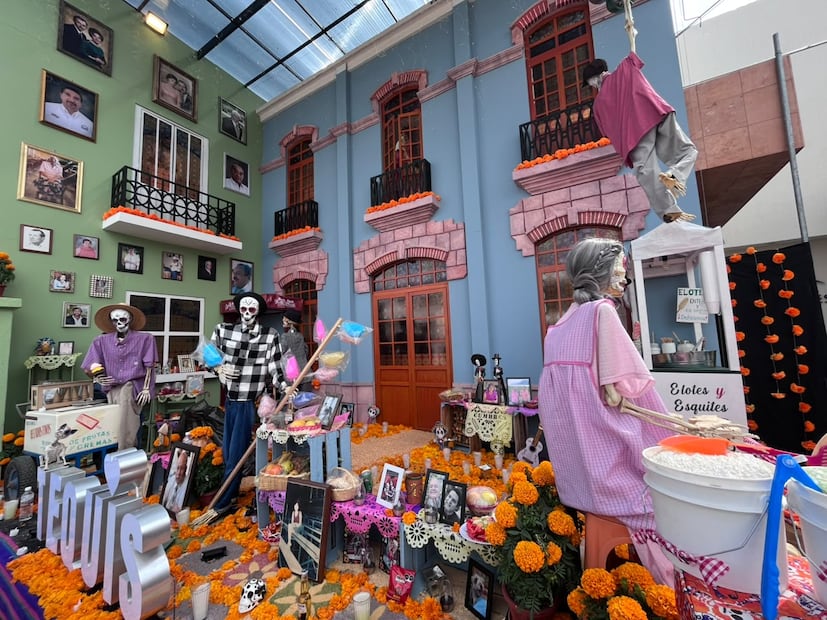 El altar rinde homenaje a los personajes populares del barrio