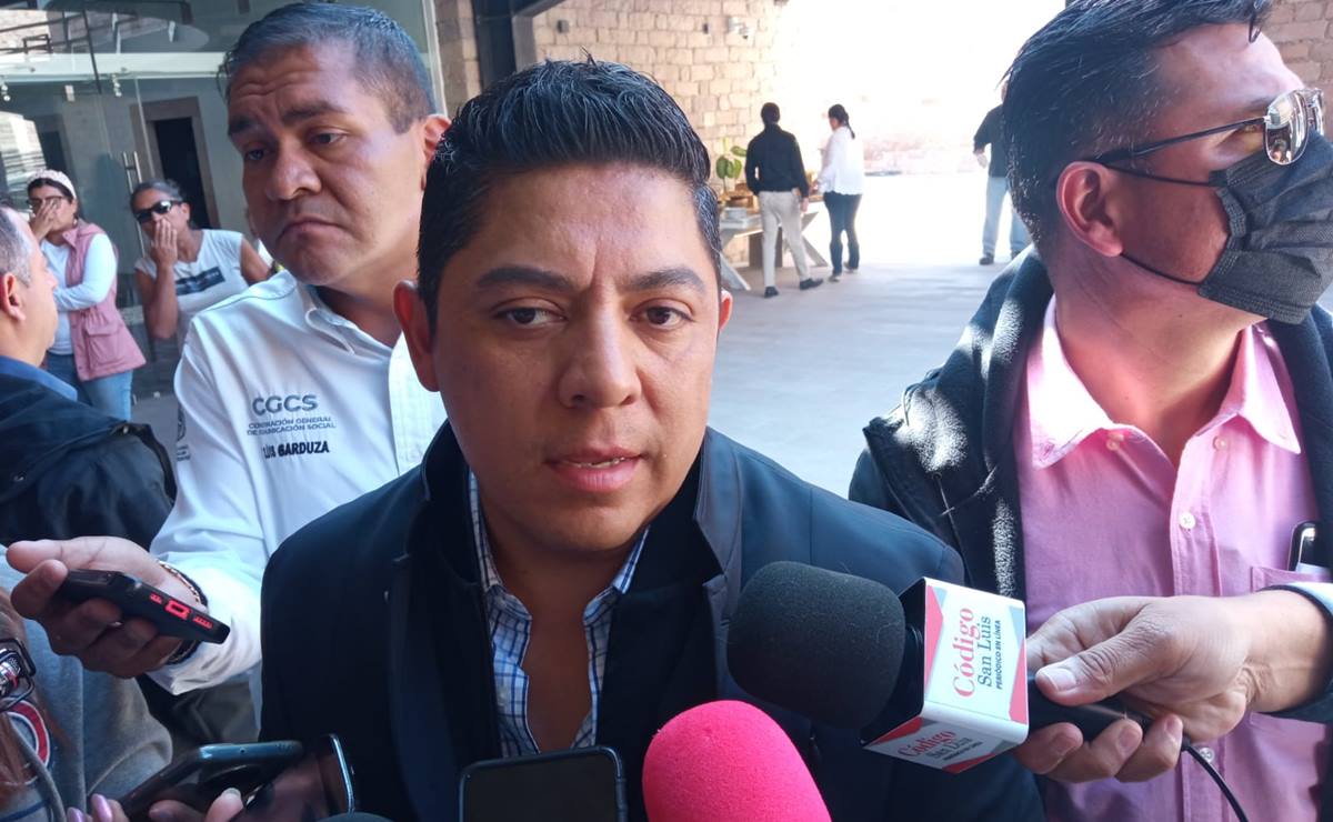 "Traición a los potosinos", reprocha Gallardo Cardona a director de Interapas por incremento de tarifa en agua