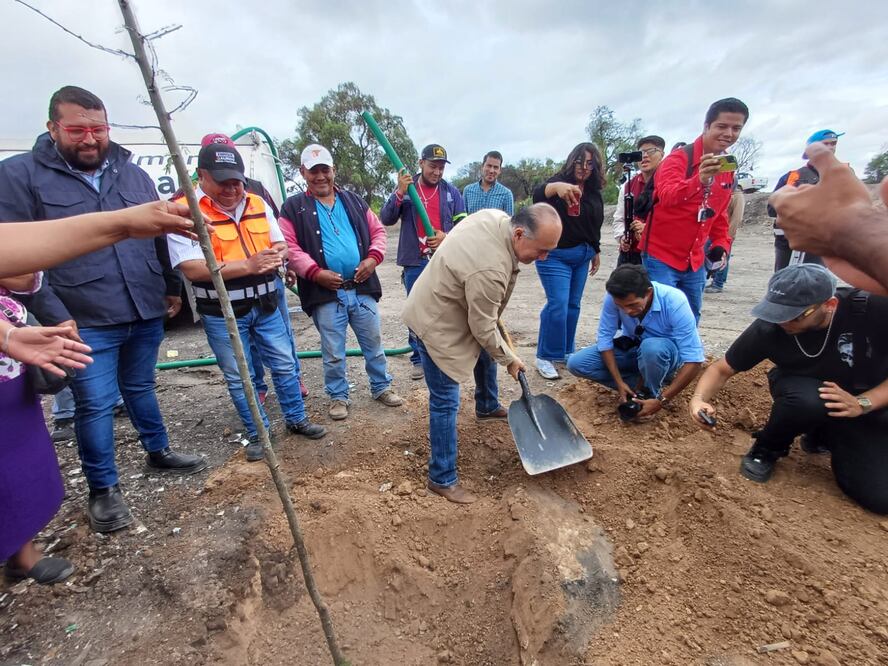 Ayuntamiento de la capital potosina transforma basurero clandestino en cancha deportiva. Foto: Especial