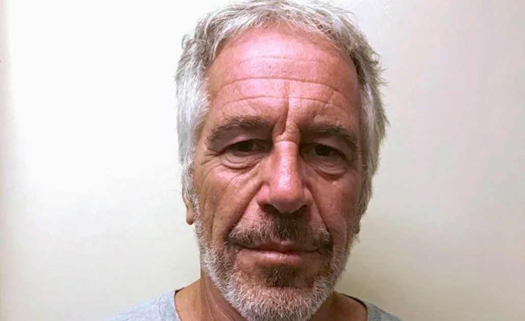 Revelan fotos del magnate Jeffrey Epstein tras ser hallado muerto en su celda